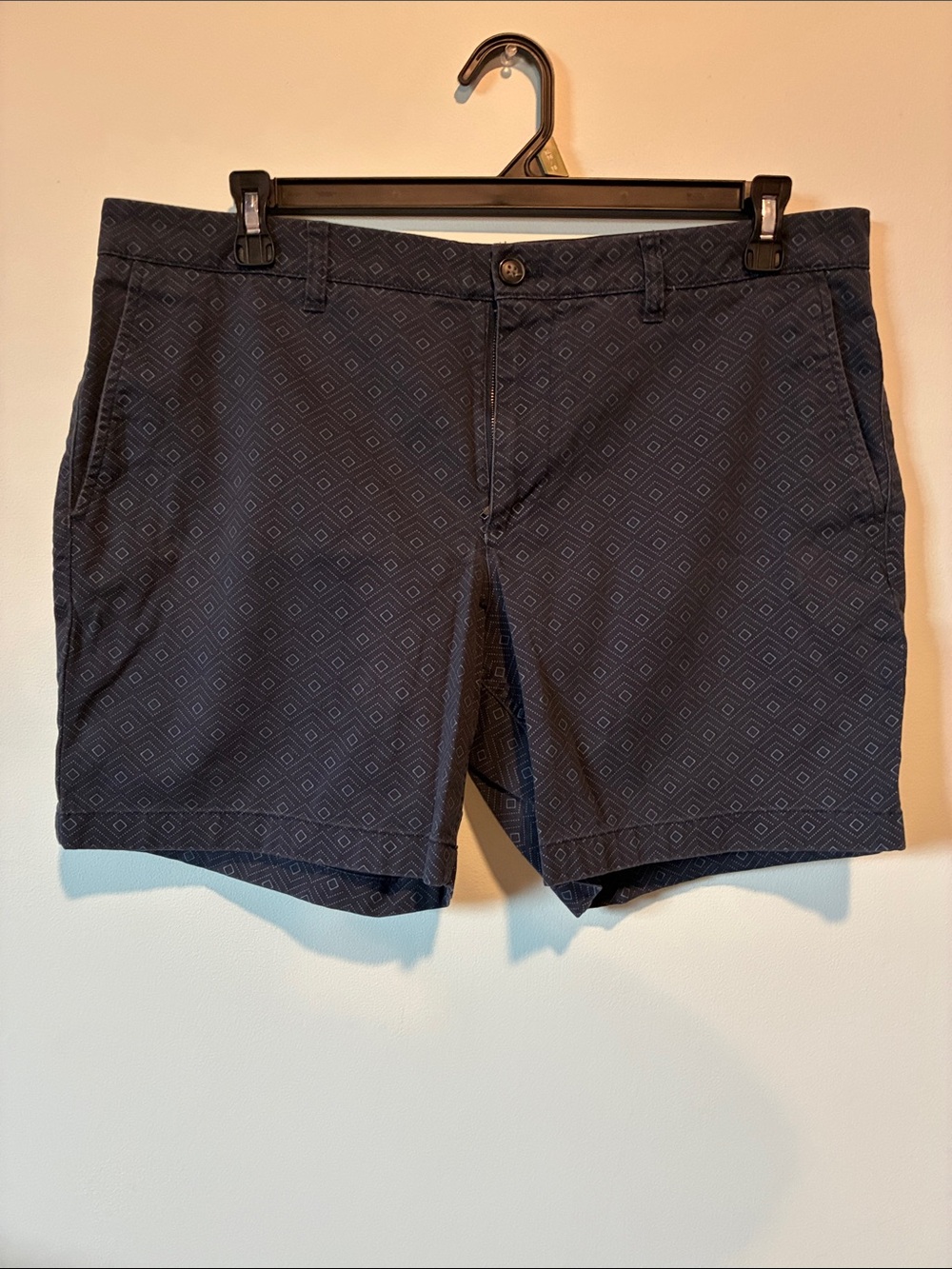 Men's Navy Geometric Flat-Front Shorts